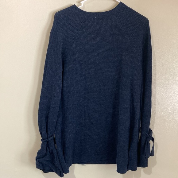 Isabel maternity sparkly blue sweater with bows on the wrists - Picture 5 of 5